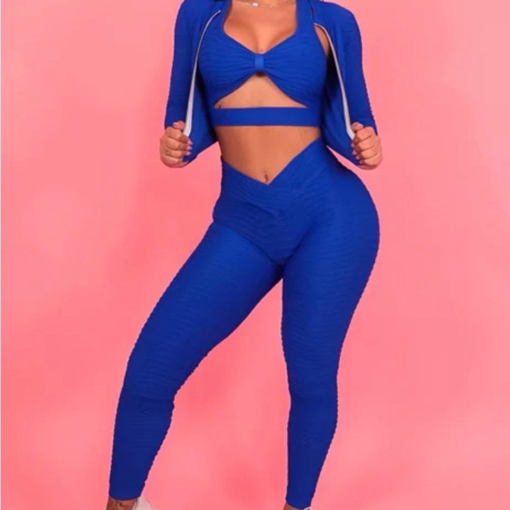Scrunch back leggings and bow bra top in black